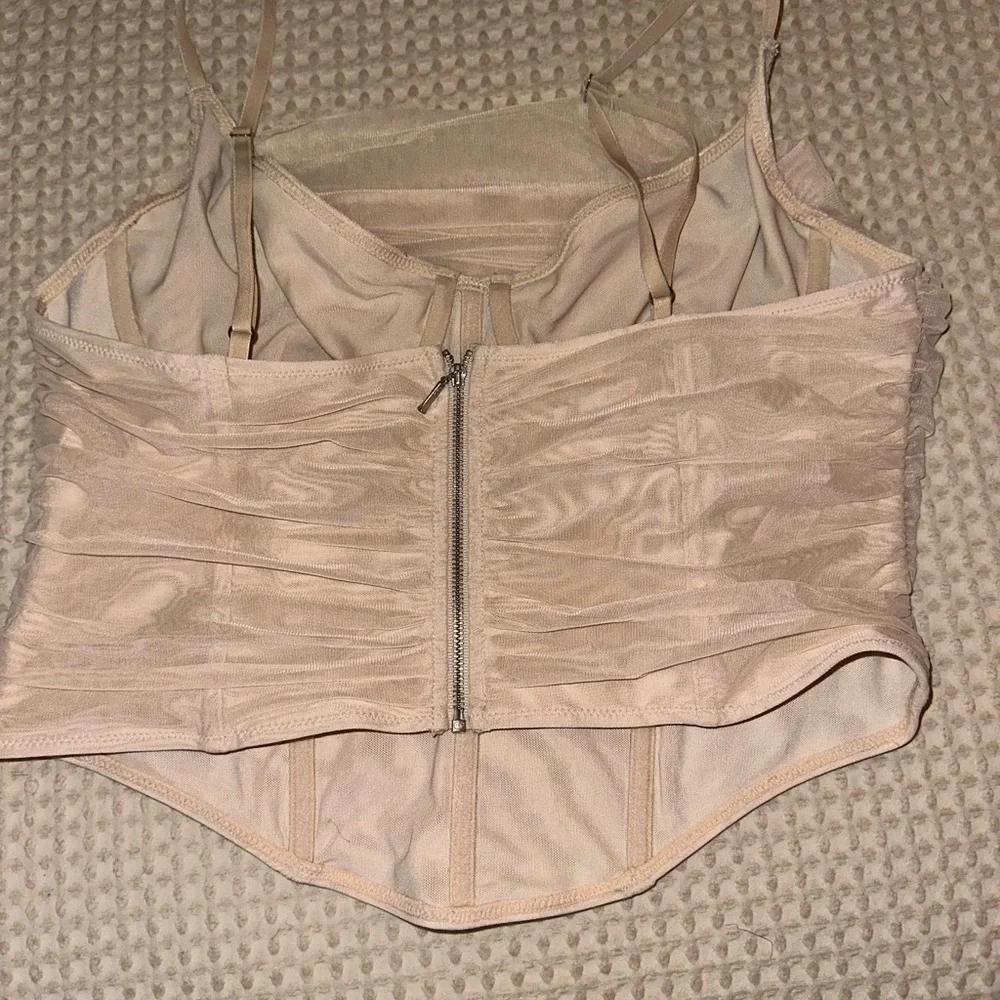 Cream Bustier Camisole with Scoop Neck and Spaghetti Straps - Picture 4 of 5